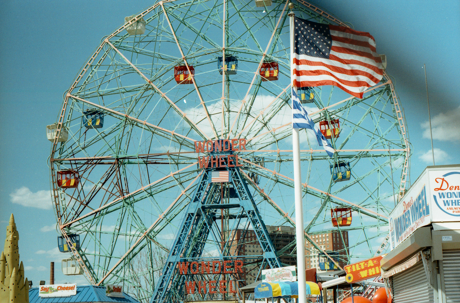 Wonder wheel and american flag